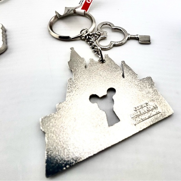 Fandom Keychain Bundle - Disney Frozen Elsa, Harry Potter Slytherin & Castle - Picture 6 of 9